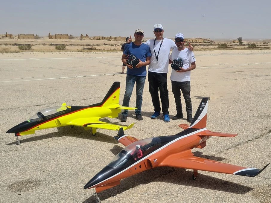 2m Viper Turbine Jet PNP With Retracts, Lights And Servos, Gold/Black 4 2m Viper Turbine Jet PNP With Retracts, Lights And Servos, Gold/Black - Image 2